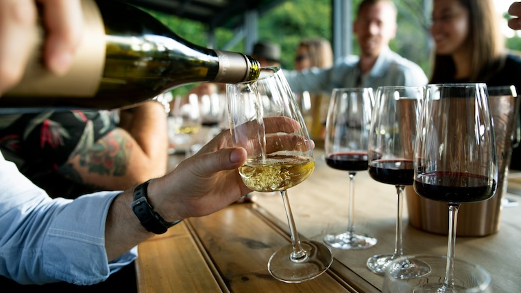 Things To Do Bars • Breweries • Wineries